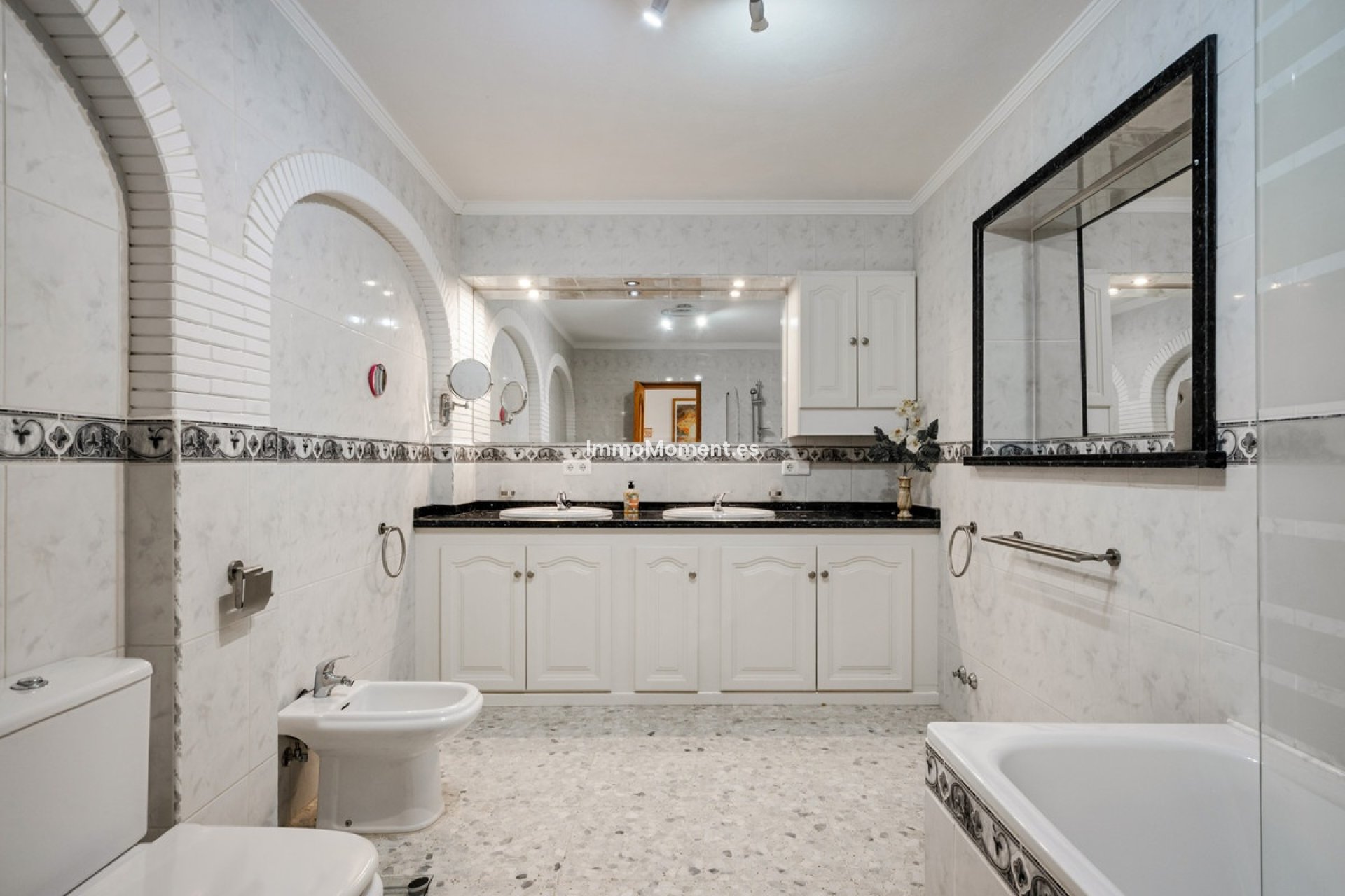Resale - Detached villa - Estepona - Estepona Centro