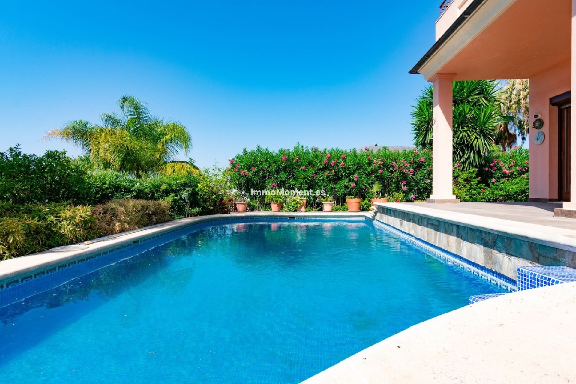 Resale - Detached villa - Estepona - Estepona Centro