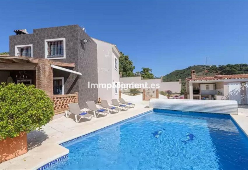 Resale - Detached villa - Estepona - Estepona Centro