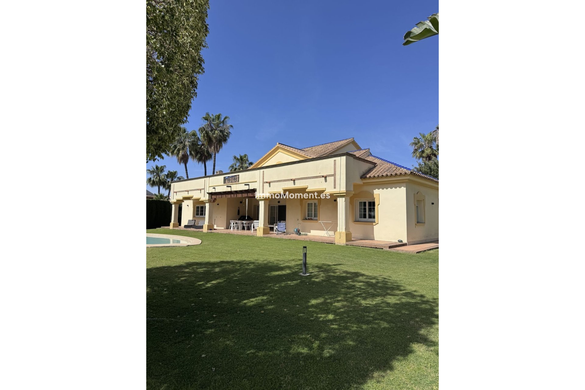 Resale - Detached villa - Estepona - Estepona Centro