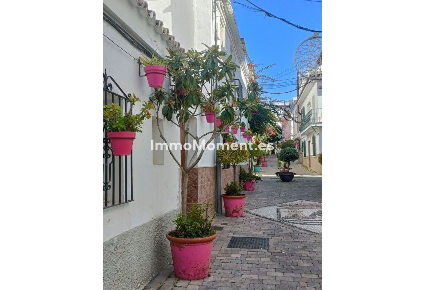 Resale - Detached villa - Estepona - Estepona Centro