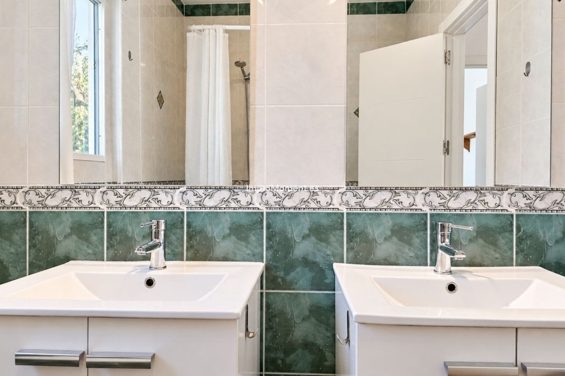 Resale - Detached villa - Inland  - Alhaurín de la Torre