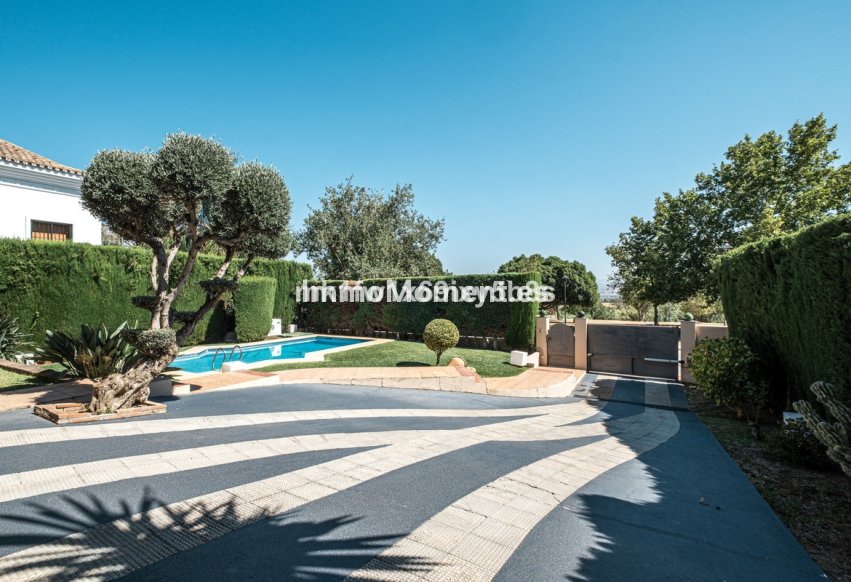 Resale - Detached villa - Inland  - Alhaurín de la Torre