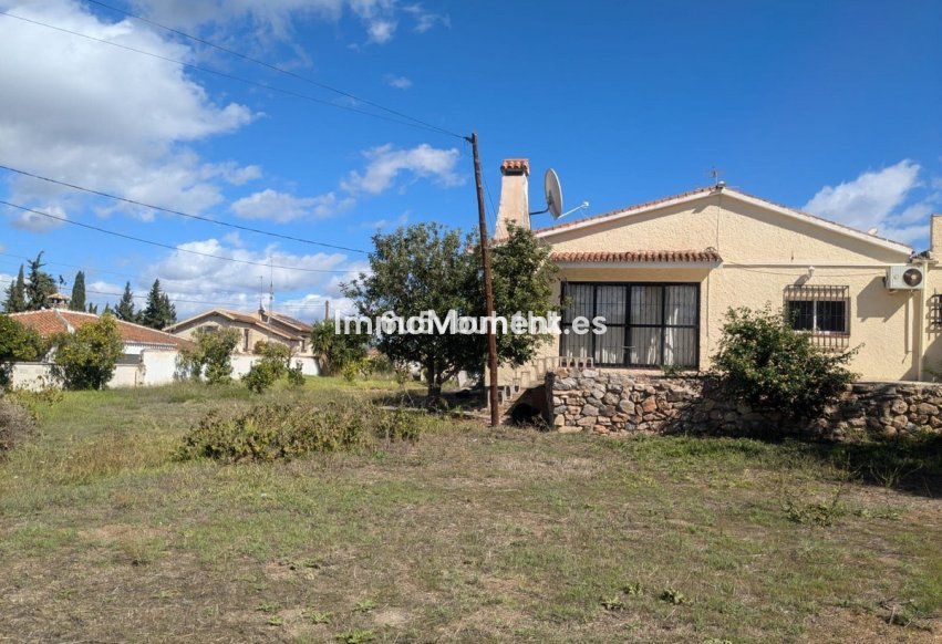 Resale - Detached villa - Inland  - Alhaurín el Grande Centro
