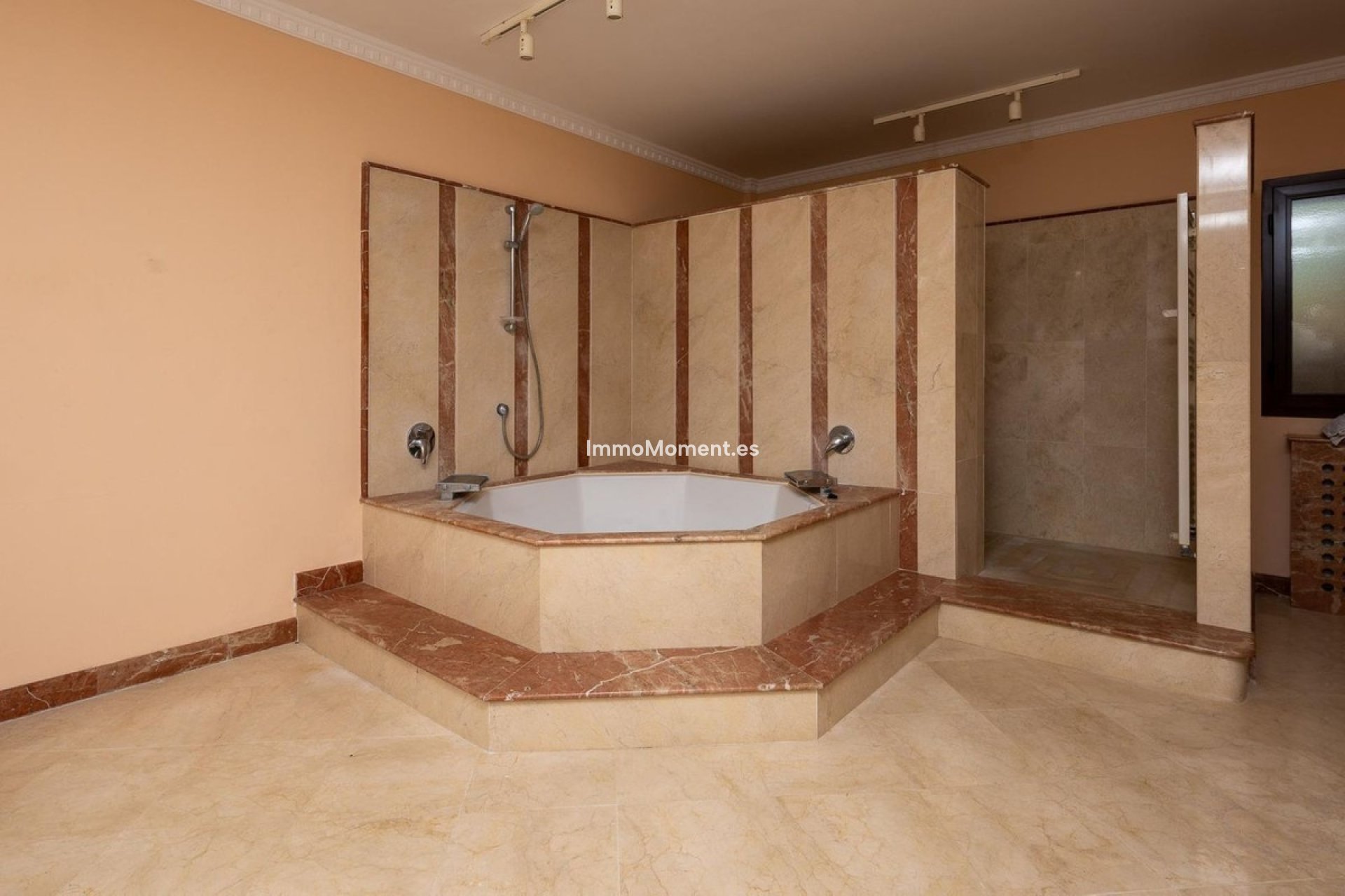 Resale - Detached villa - Inland  - Alhaurín el Grande Centro