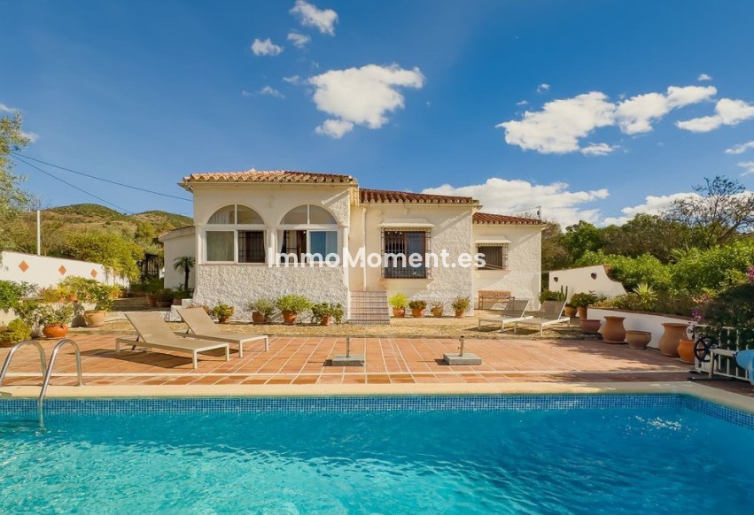 Resale - Detached villa - Inland  - Almogía