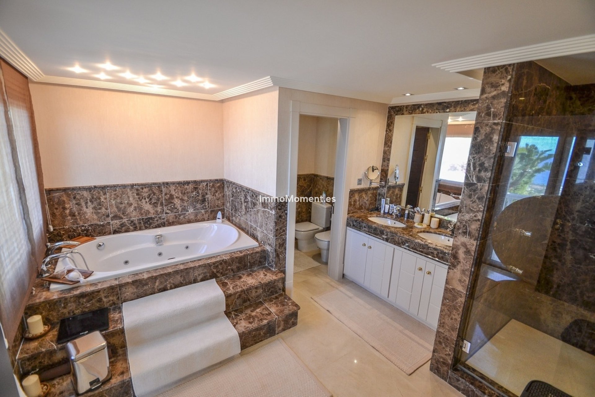 Resale - Detached villa - Marbella - Altos de los Monteros