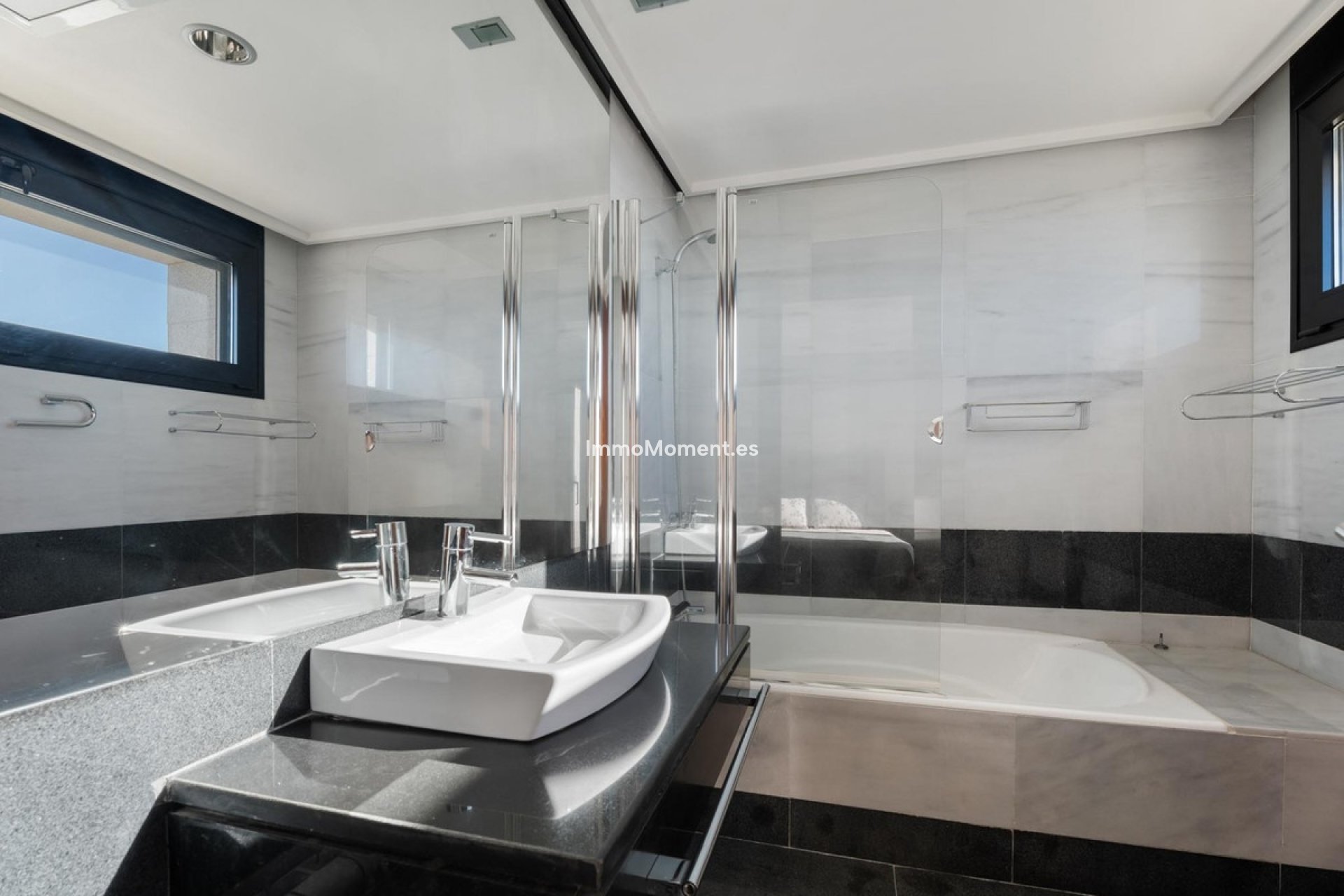 Resale - Detached villa - Marbella - Altos de los Monteros