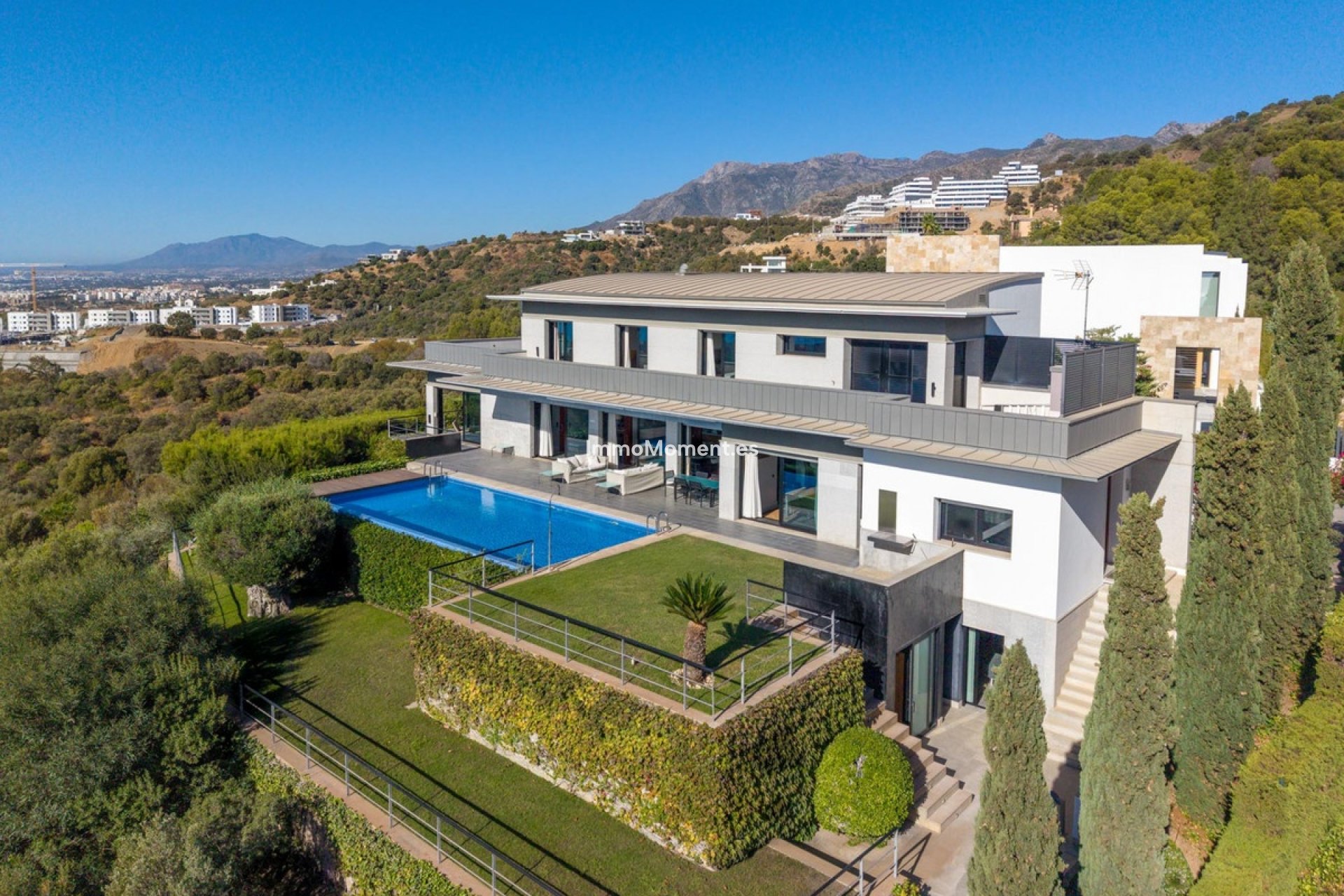 Resale - Detached villa - Marbella - Altos de los Monteros