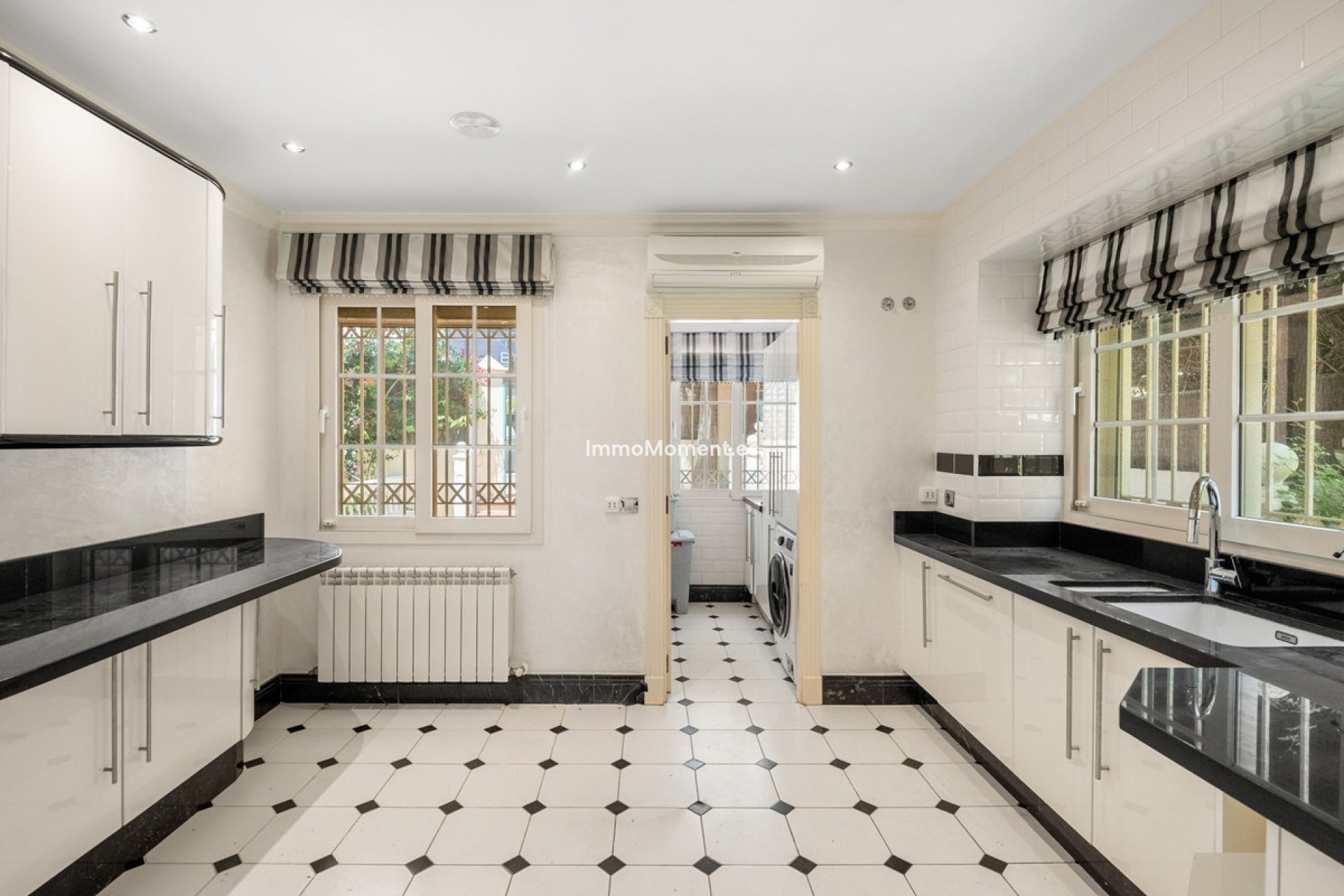 Resale - Detached villa - Marbella - Cortijo Blanco