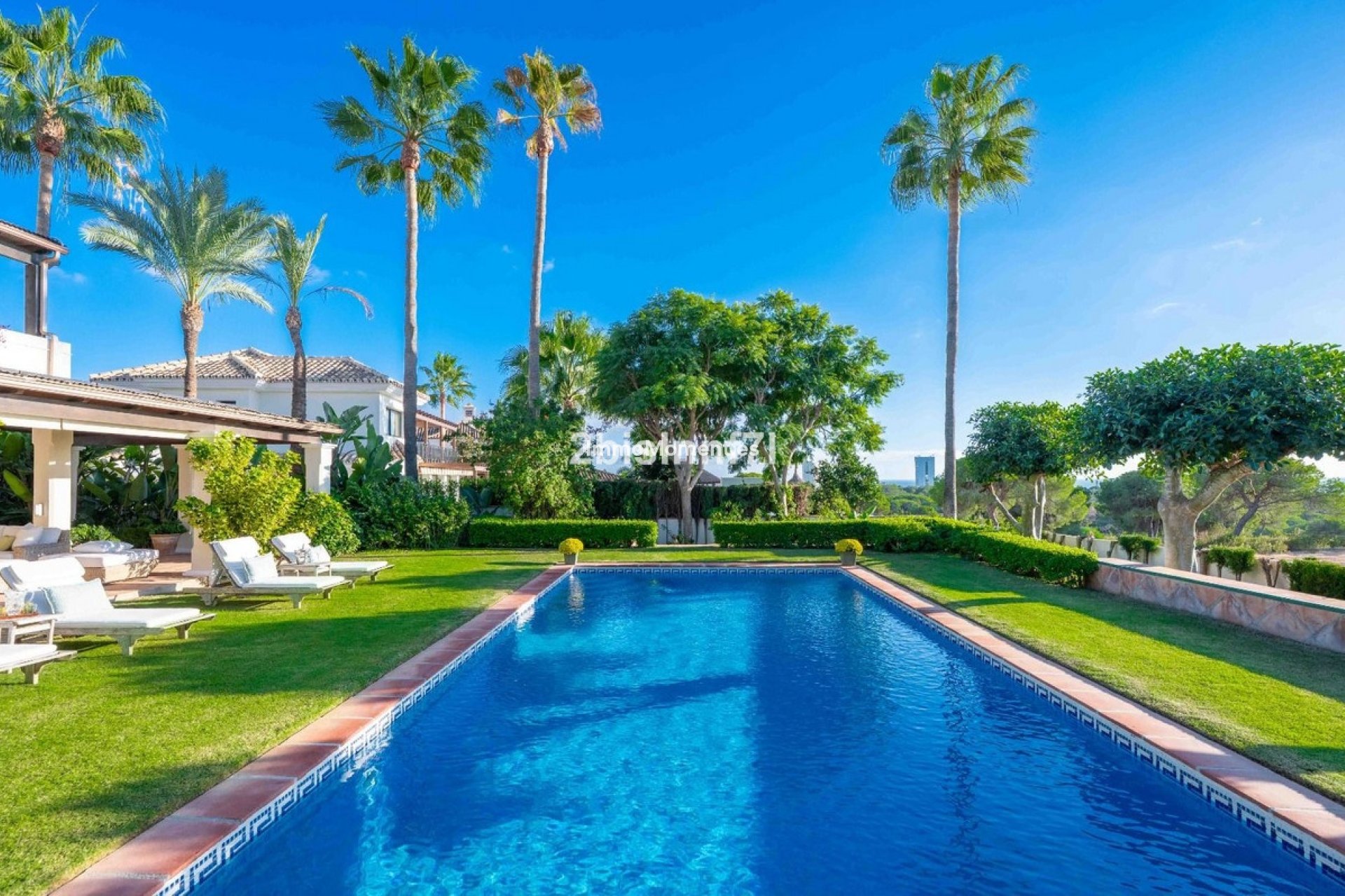 Resale - Detached villa - Marbella - Elviria