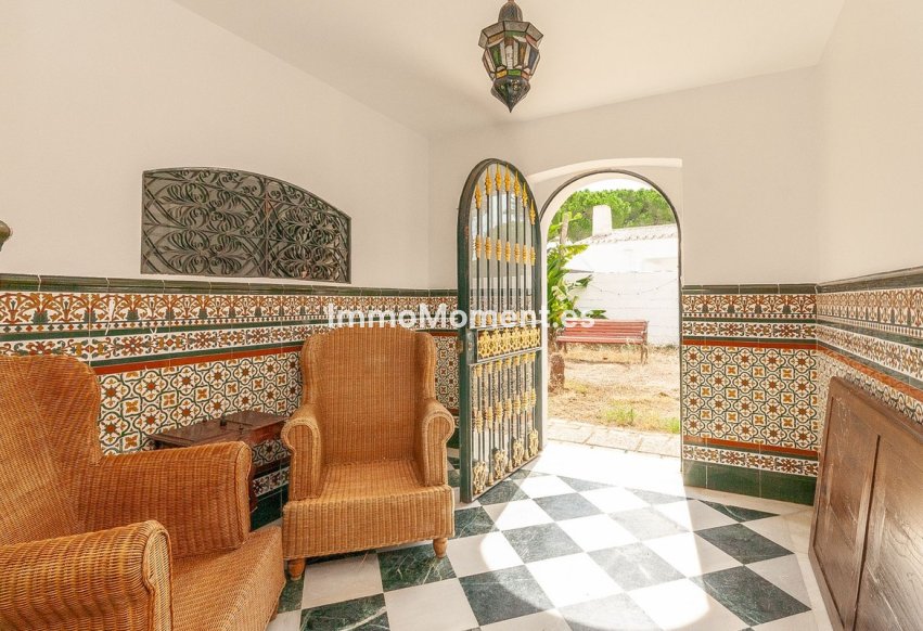 Resale - Detached villa - Marbella - Elviria