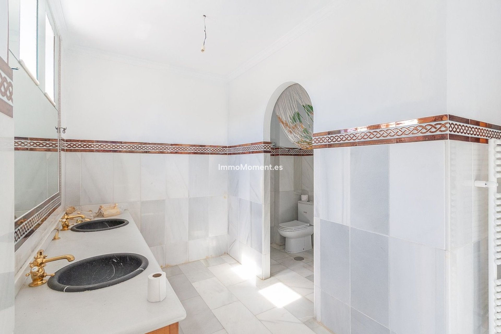 Resale - Detached villa - Marbella - Elviria