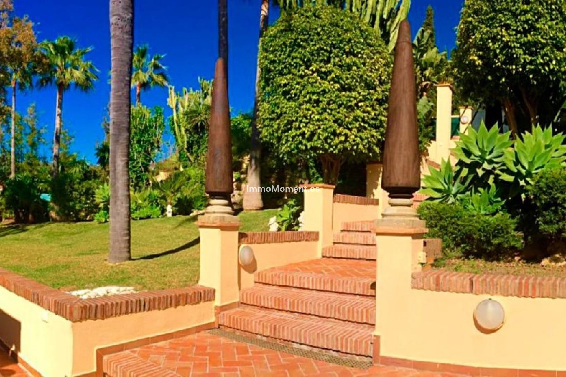 Resale - Detached villa - Marbella - Elviria