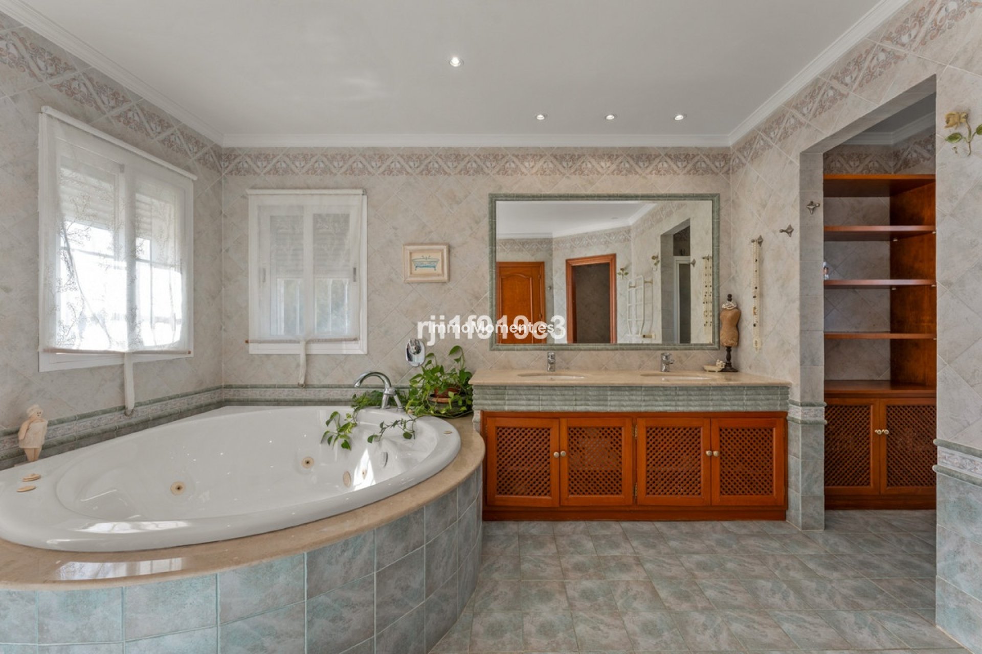Resale - Detached villa - Marbella - Elviria