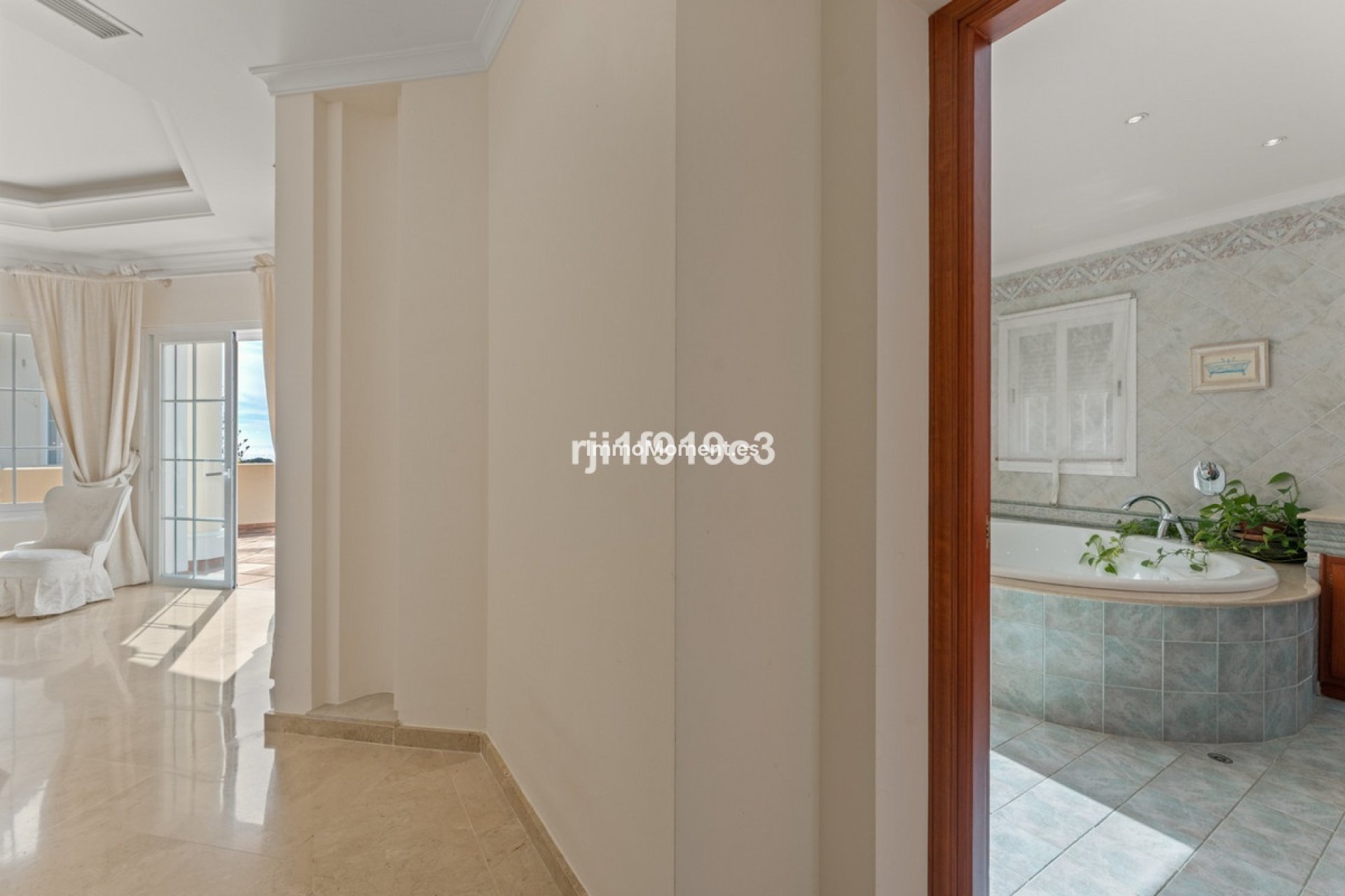 Resale - Detached villa - Marbella - Elviria