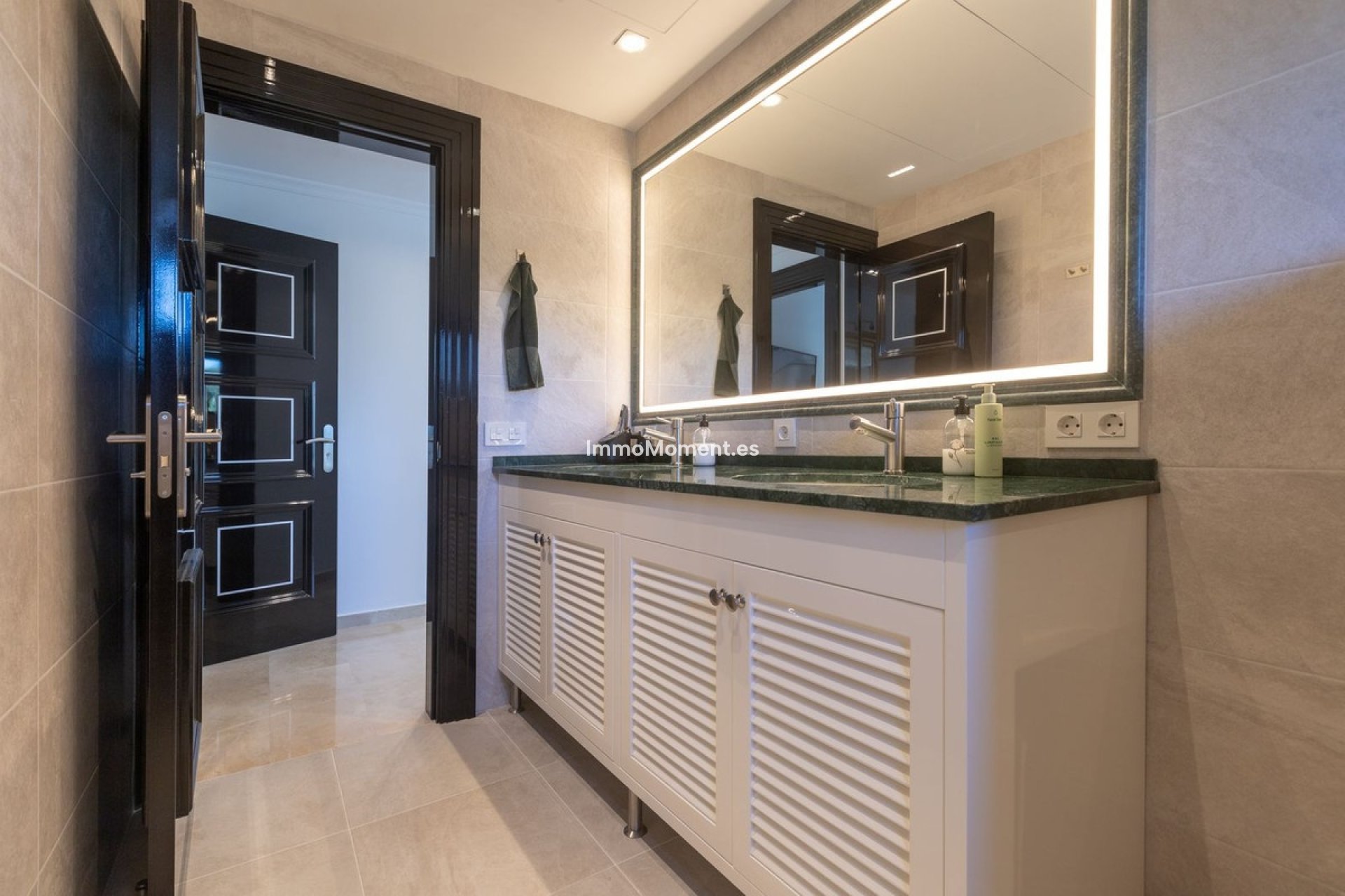 Resale - Detached villa - Marbella - Elviria