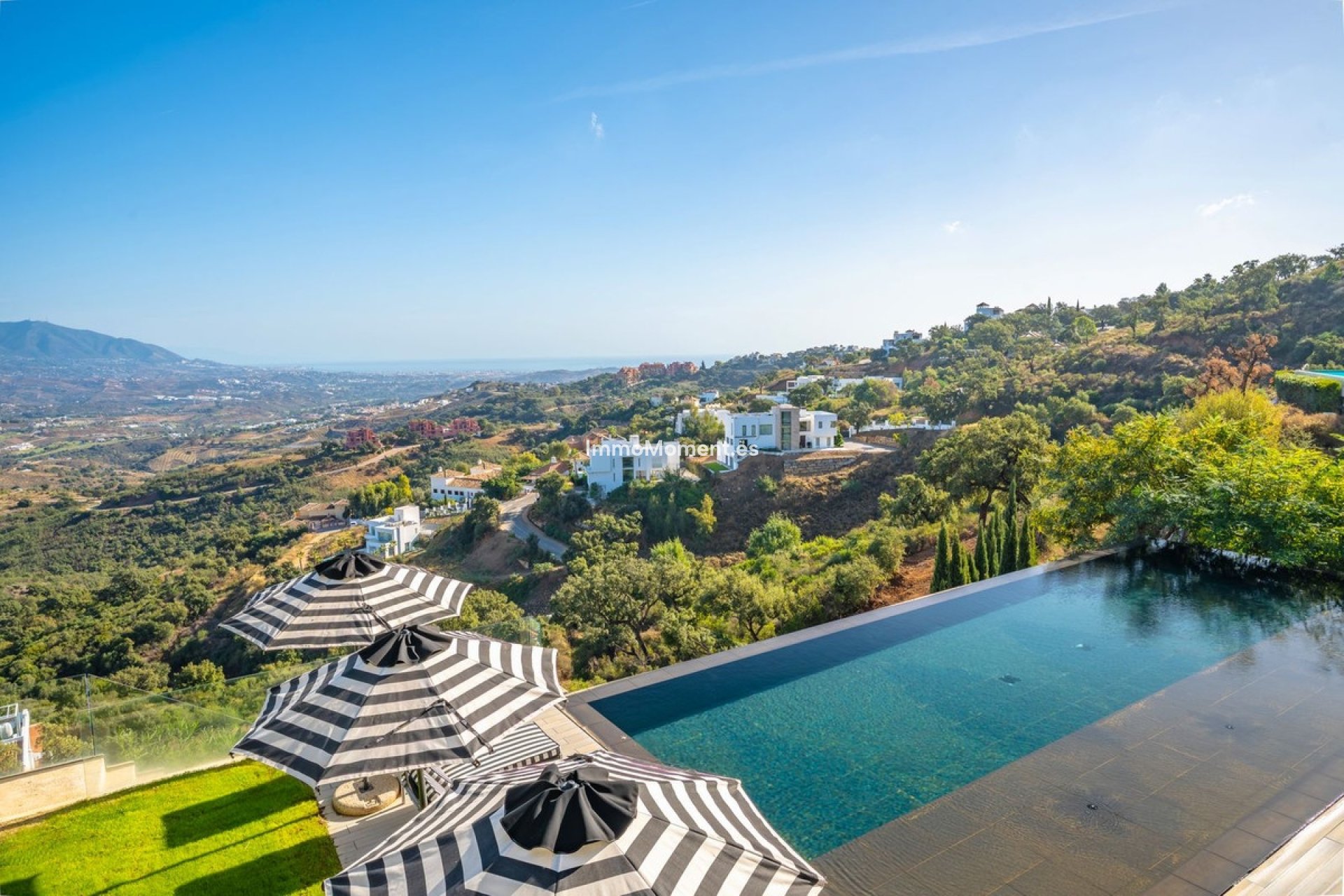 Resale - Detached villa - Marbella - Elviria