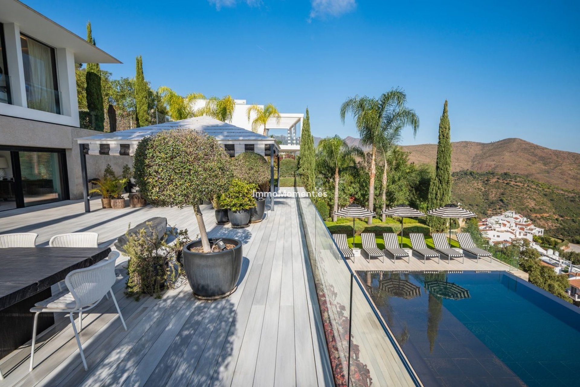 Resale - Detached villa - Marbella - Elviria
