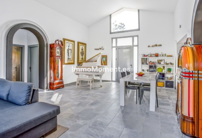 Resale - Detached villa - Marbella - Elviria