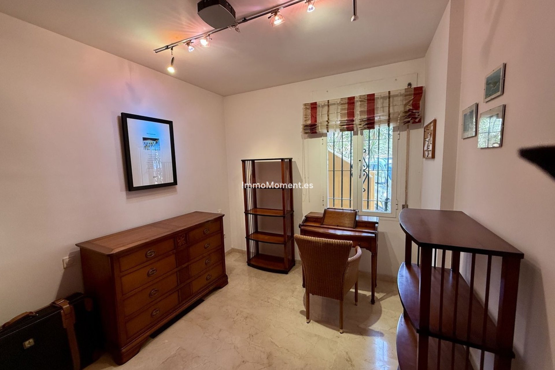Resale - Detached villa - Marbella - Elviria