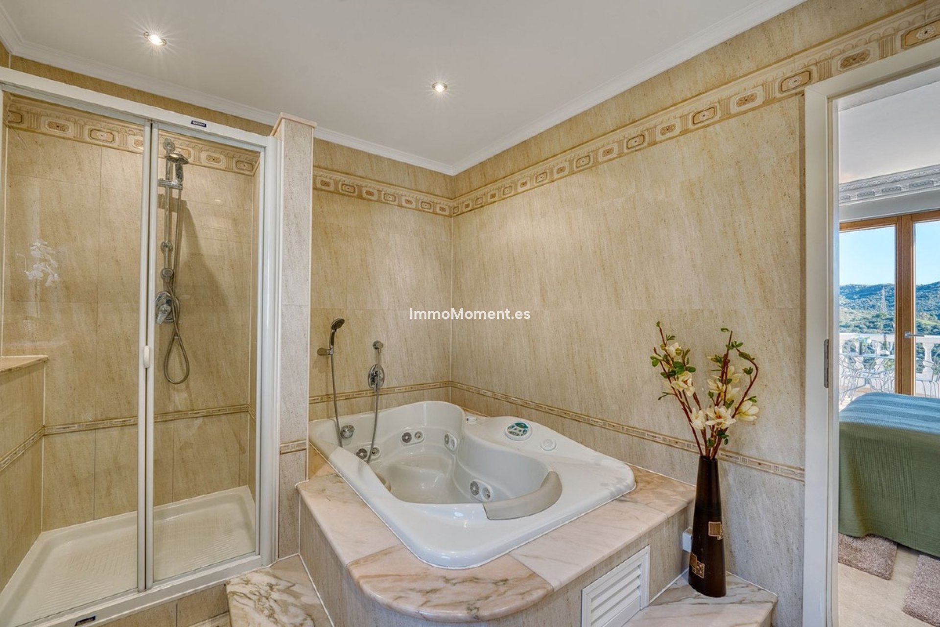 Resale - Detached villa - Marbella - Elviria
