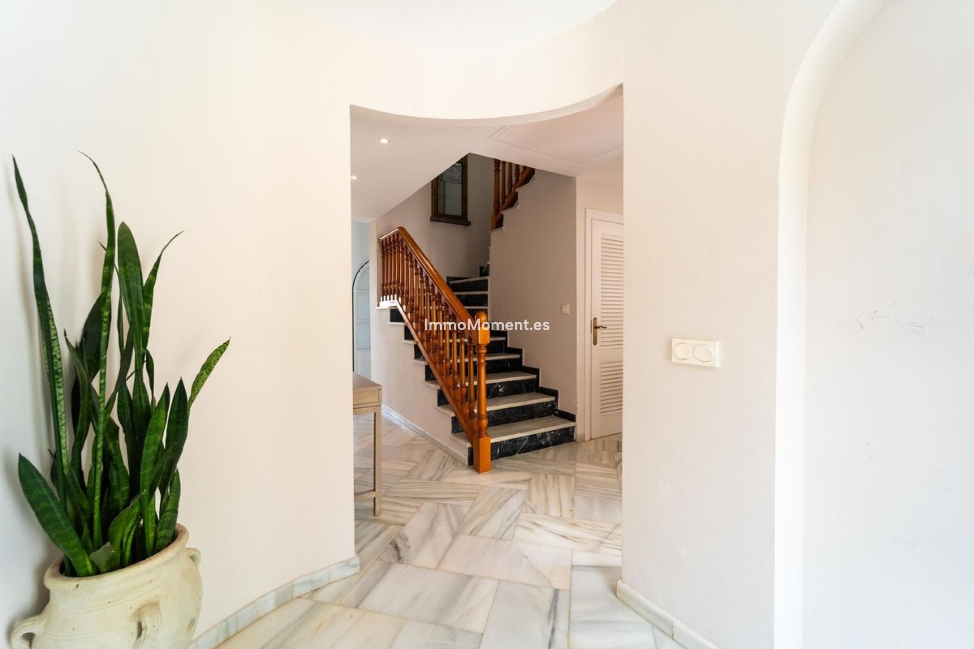 Resale - Detached villa - Marbella - Elviria