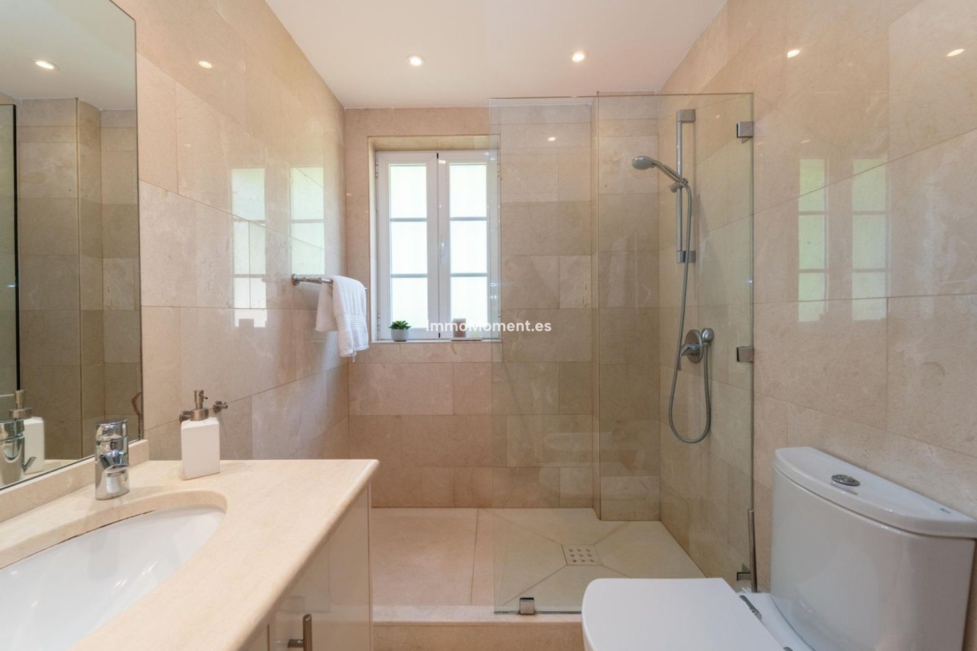 Resale - Detached villa - Marbella - Elviria