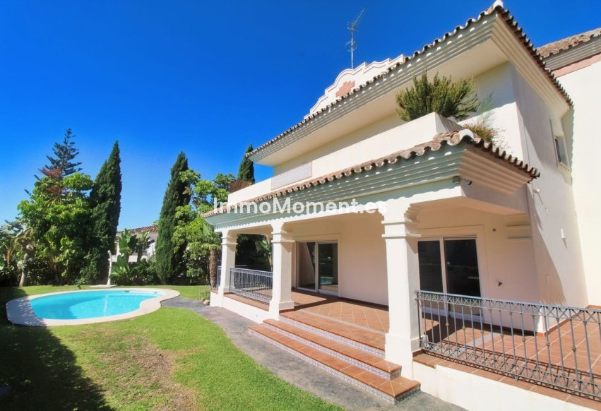 Resale - Detached villa - Marbella - Guadalmina Alta