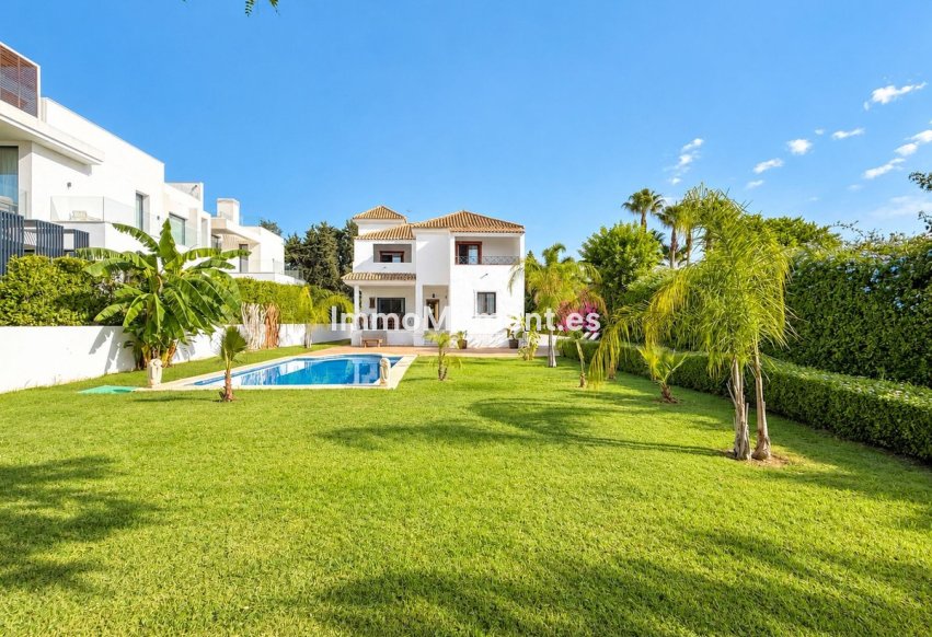 Resale - Detached villa - Marbella - Guadalmina Baja