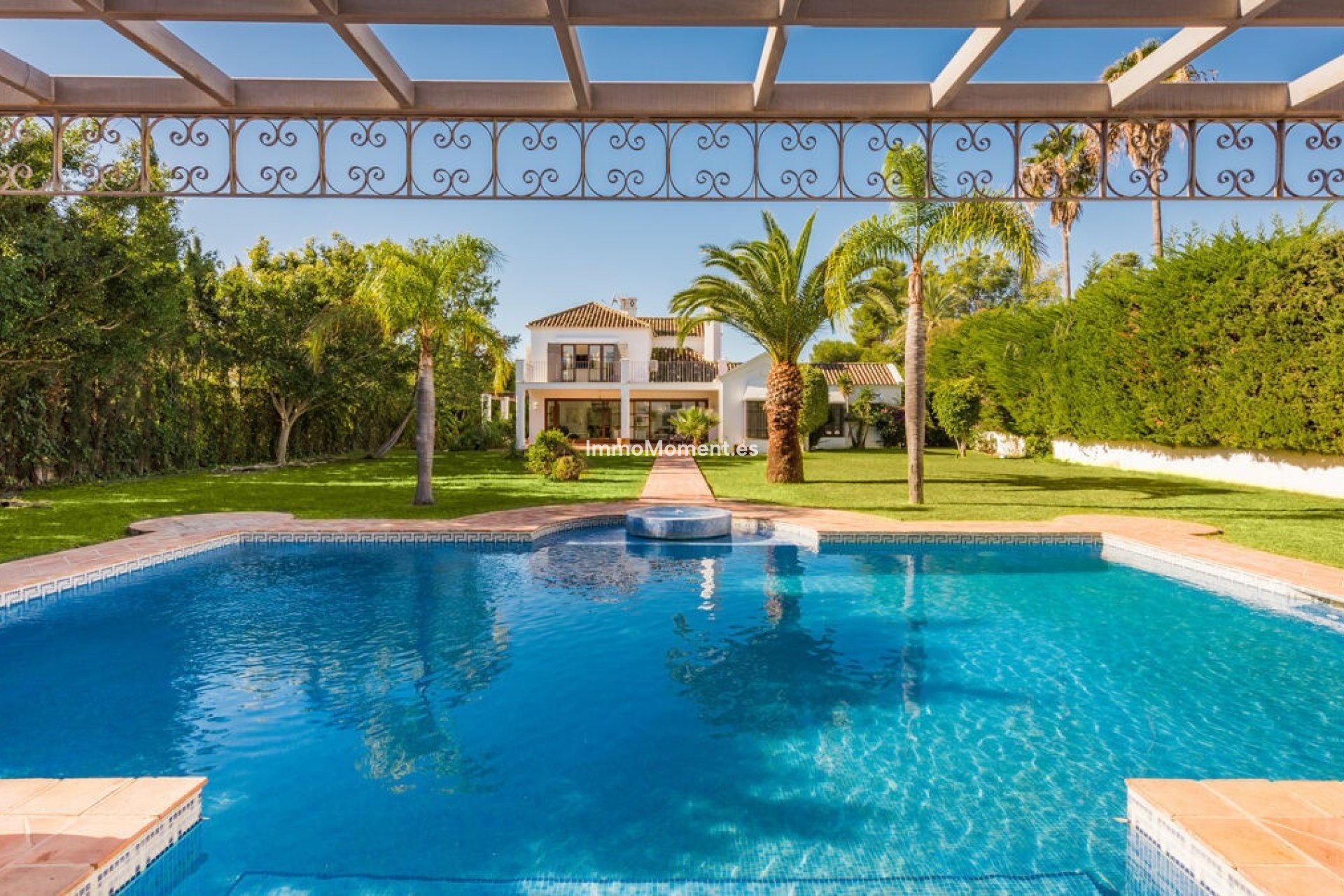 Resale - Detached villa - Marbella - Guadalmina Baja