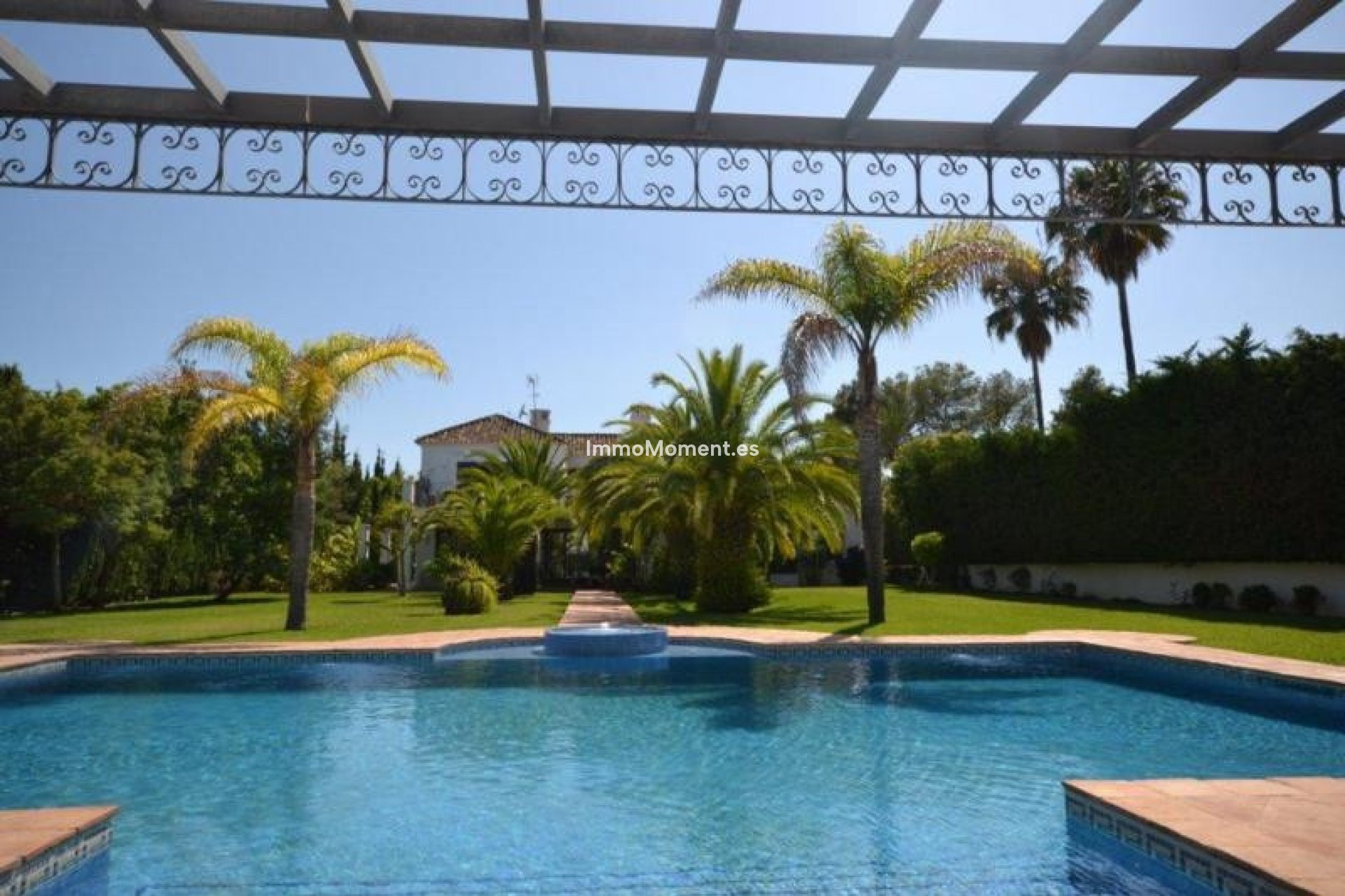 Resale - Detached villa - Marbella - Guadalmina Baja