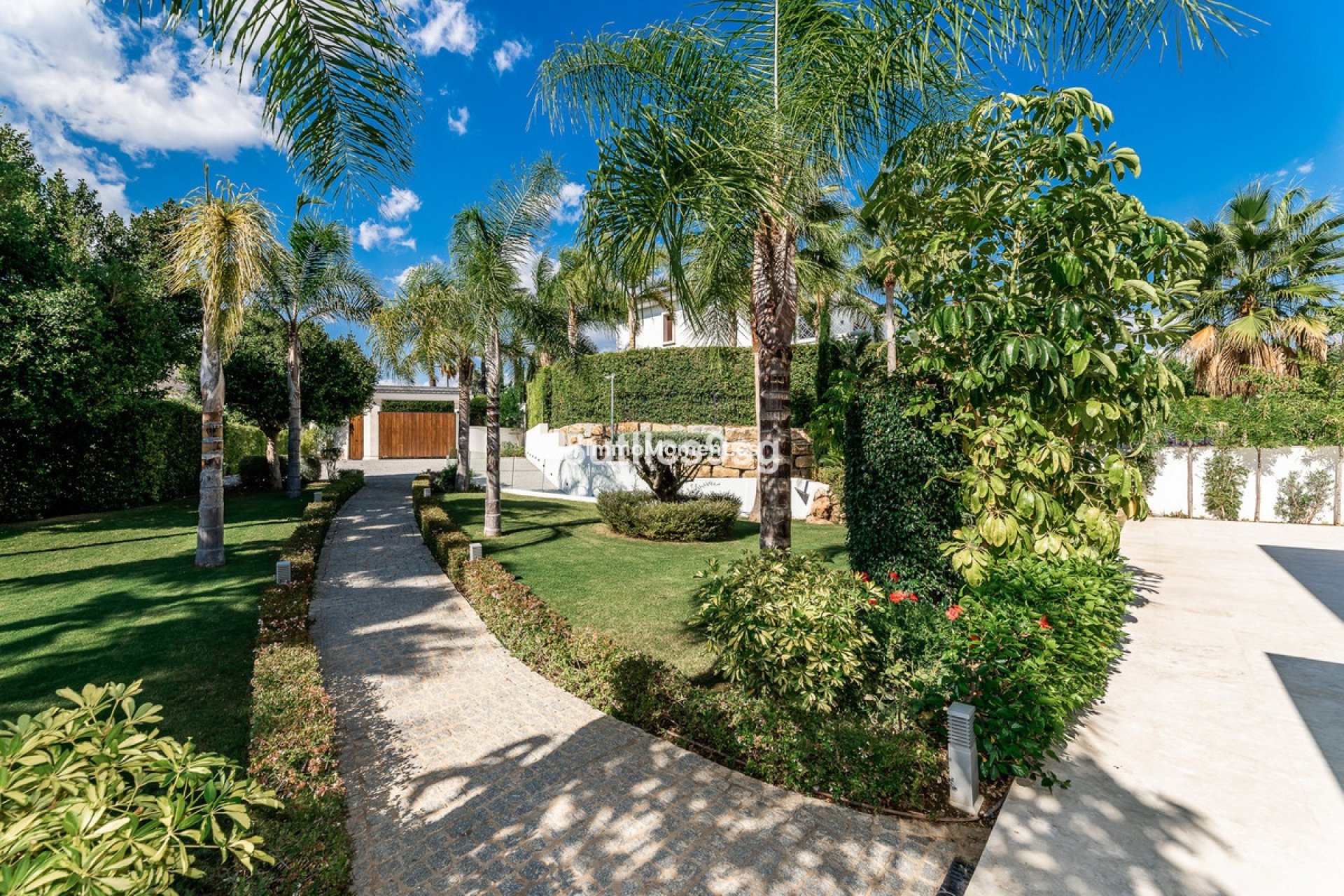 Resale - Detached villa - Marbella - Nueva Andalucía