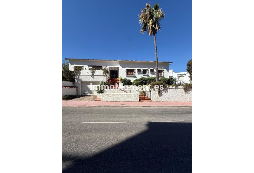 Resale - Detached villa - Marbella - Nueva Andalucía