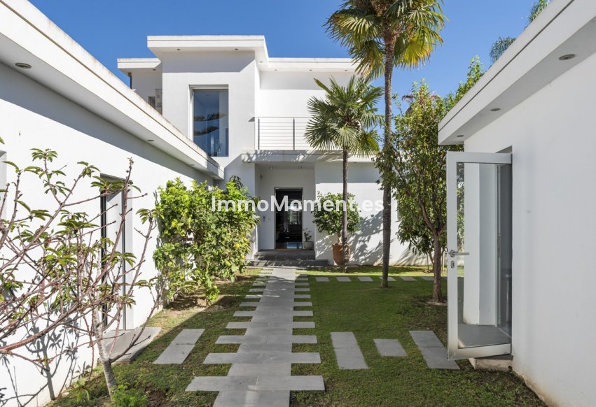 Resale - Detached villa - Marbella - Nueva Andalucía