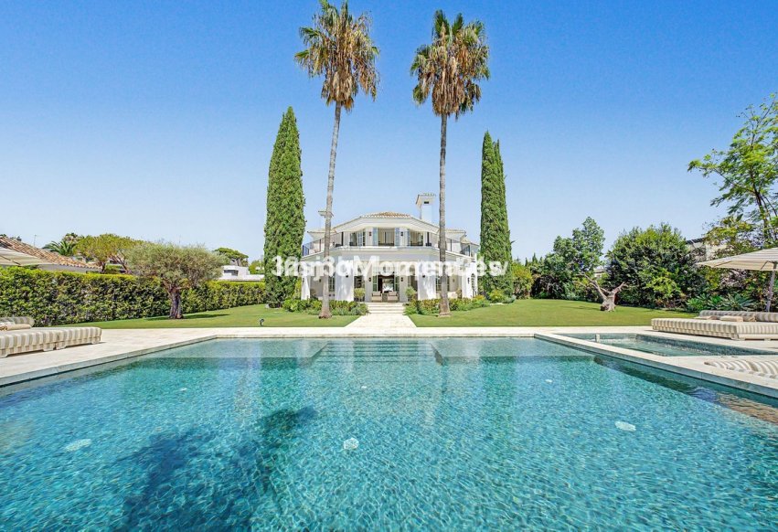 Resale - Detached villa - Marbella - Nueva Andalucía