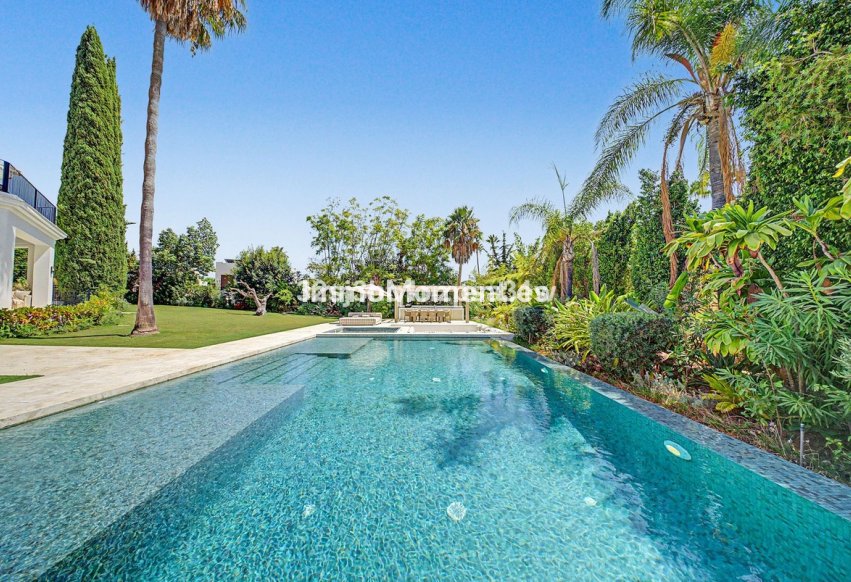 Resale - Detached villa - Marbella - Nueva Andalucía