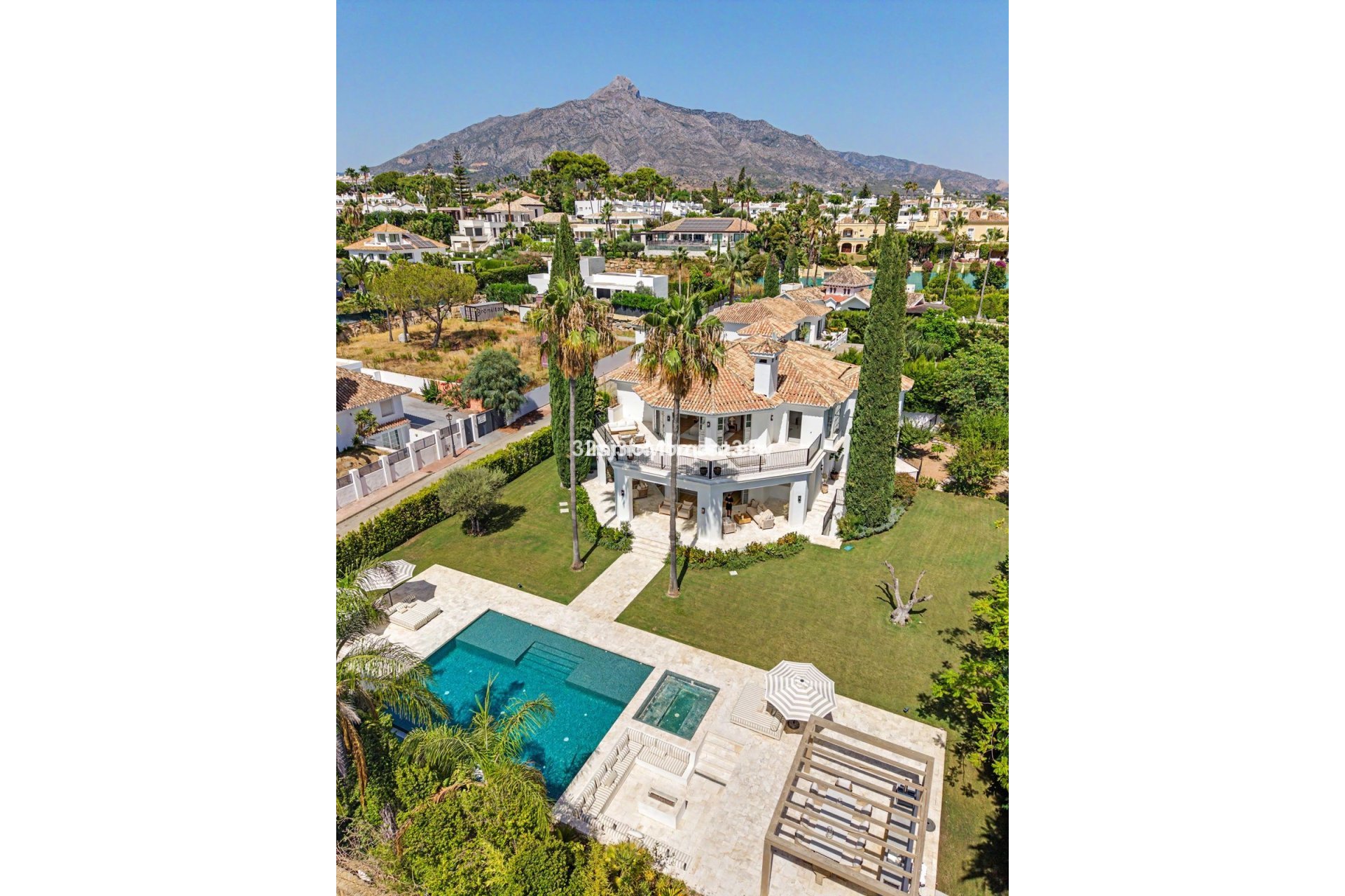 Resale - Detached villa - Marbella - Nueva Andalucía