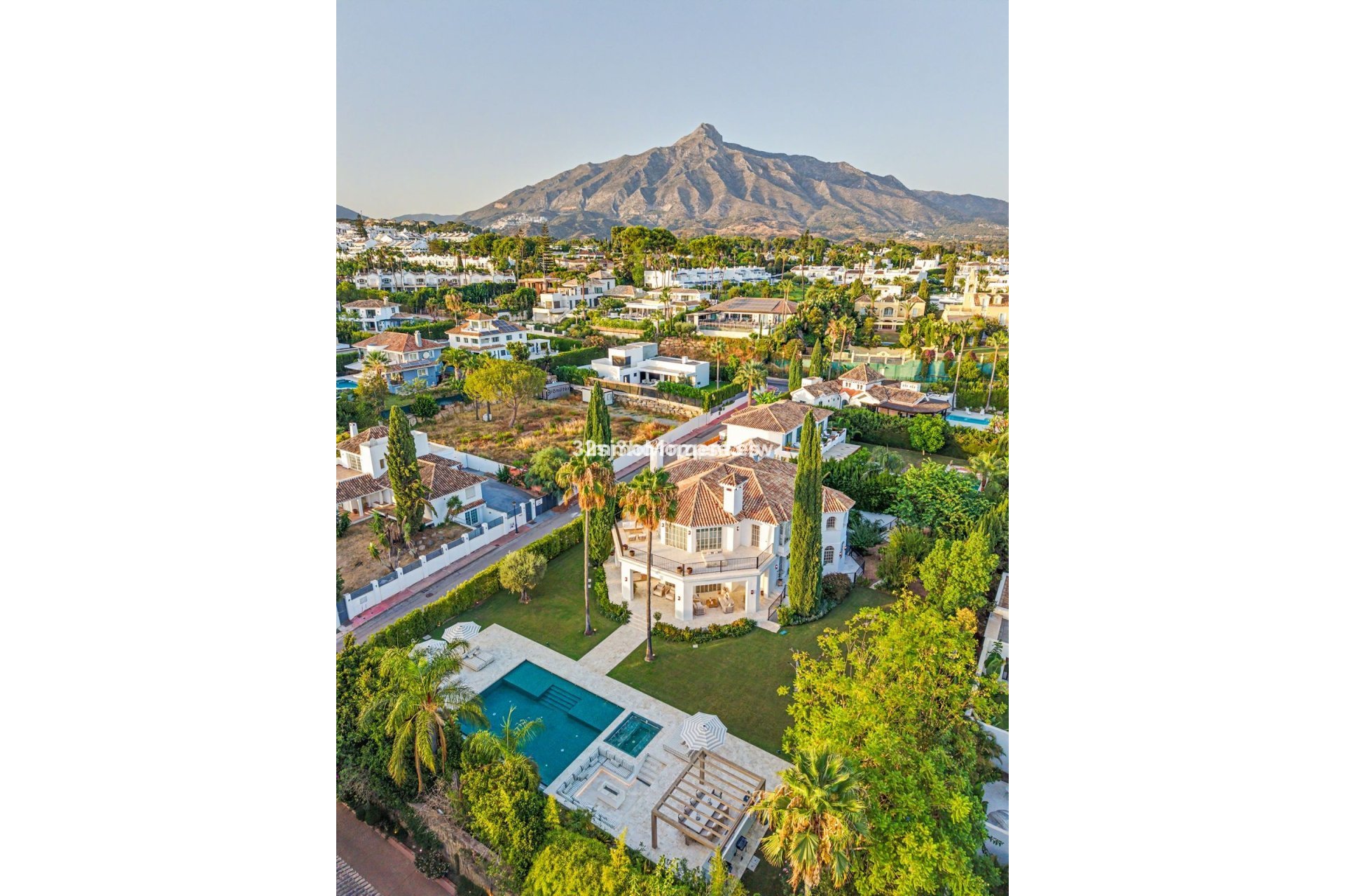 Resale - Detached villa - Marbella - Nueva Andalucía