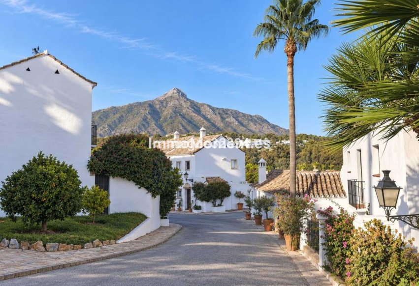 Resale - Detached villa - Marbella - Nueva Andalucía
