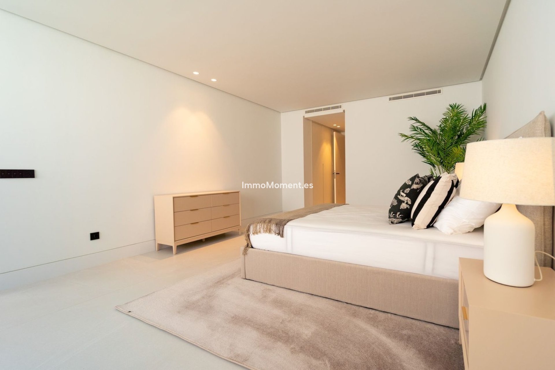 Resale - Detached villa - Marbella - Nueva Andalucía