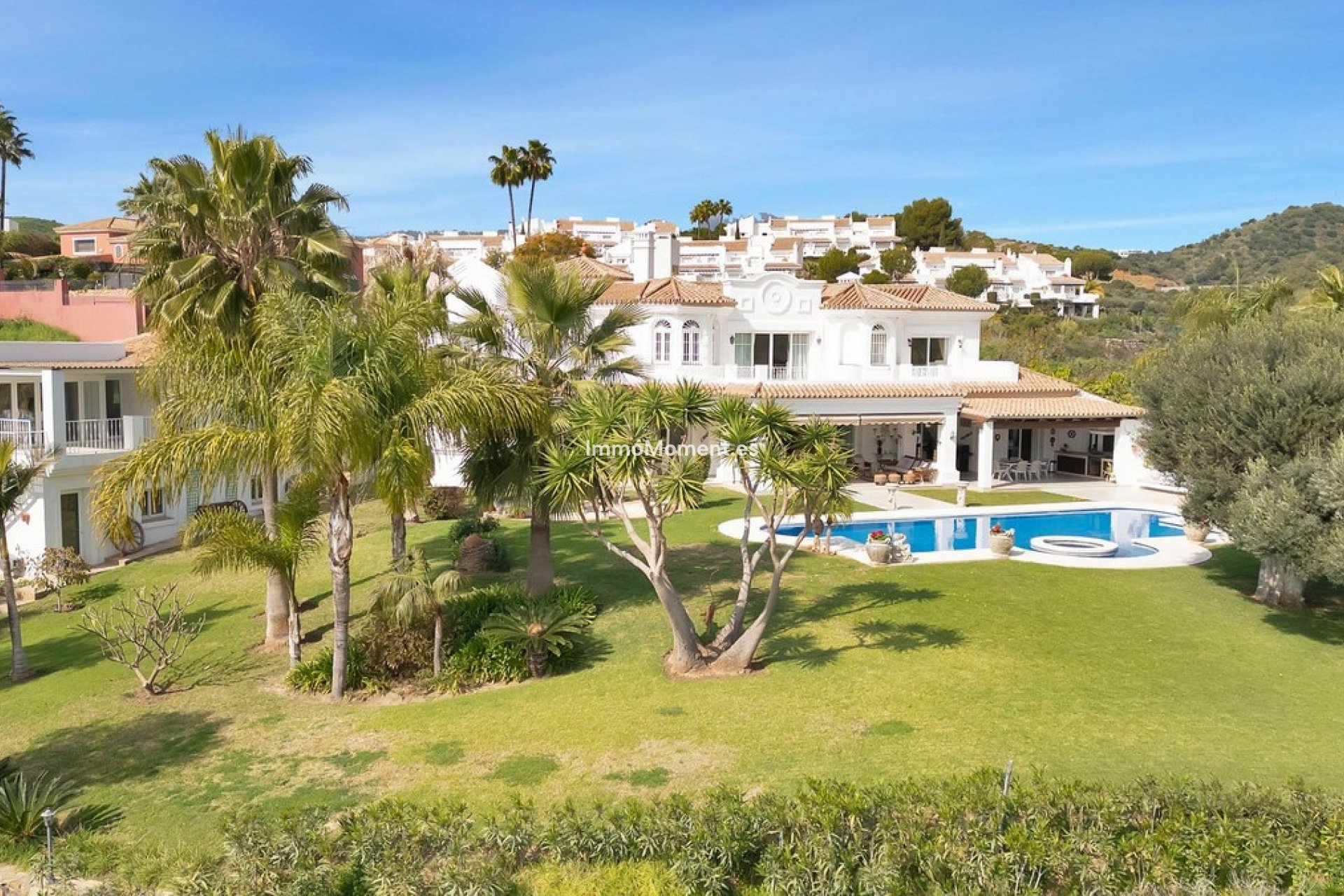 Resale - Detached villa - Marbella - Nueva Andalucía