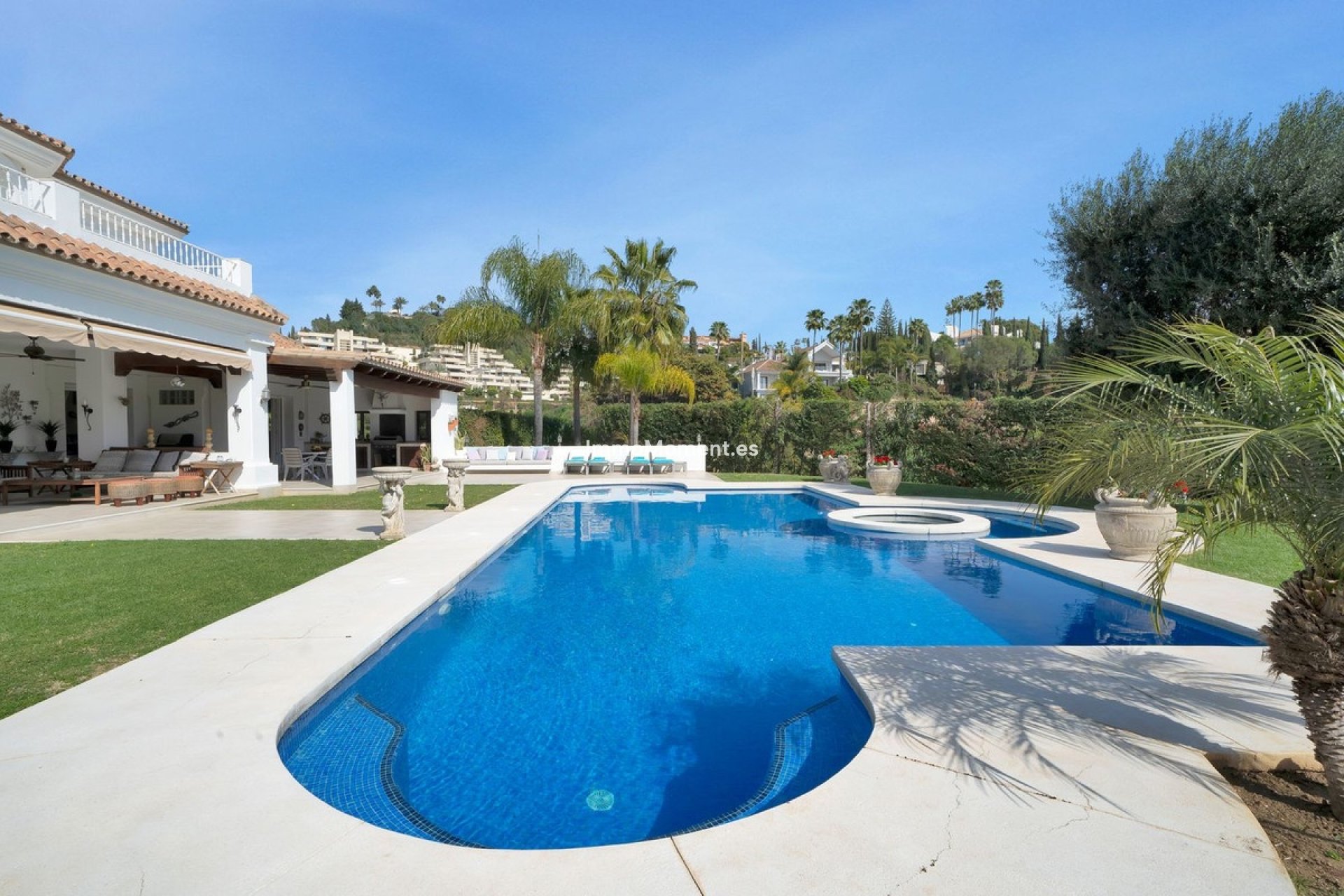 Resale - Detached villa - Marbella - Nueva Andalucía