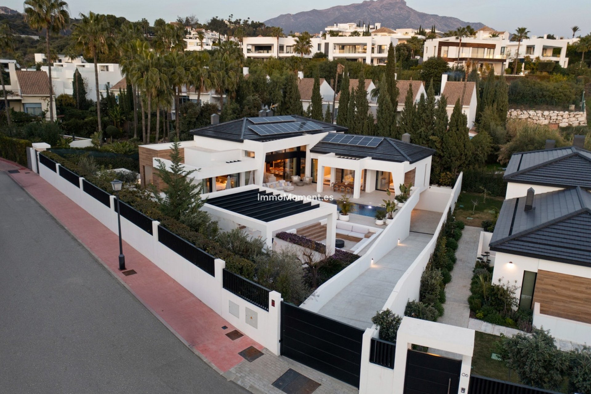 Resale - Detached villa - Marbella - Nueva Andalucía