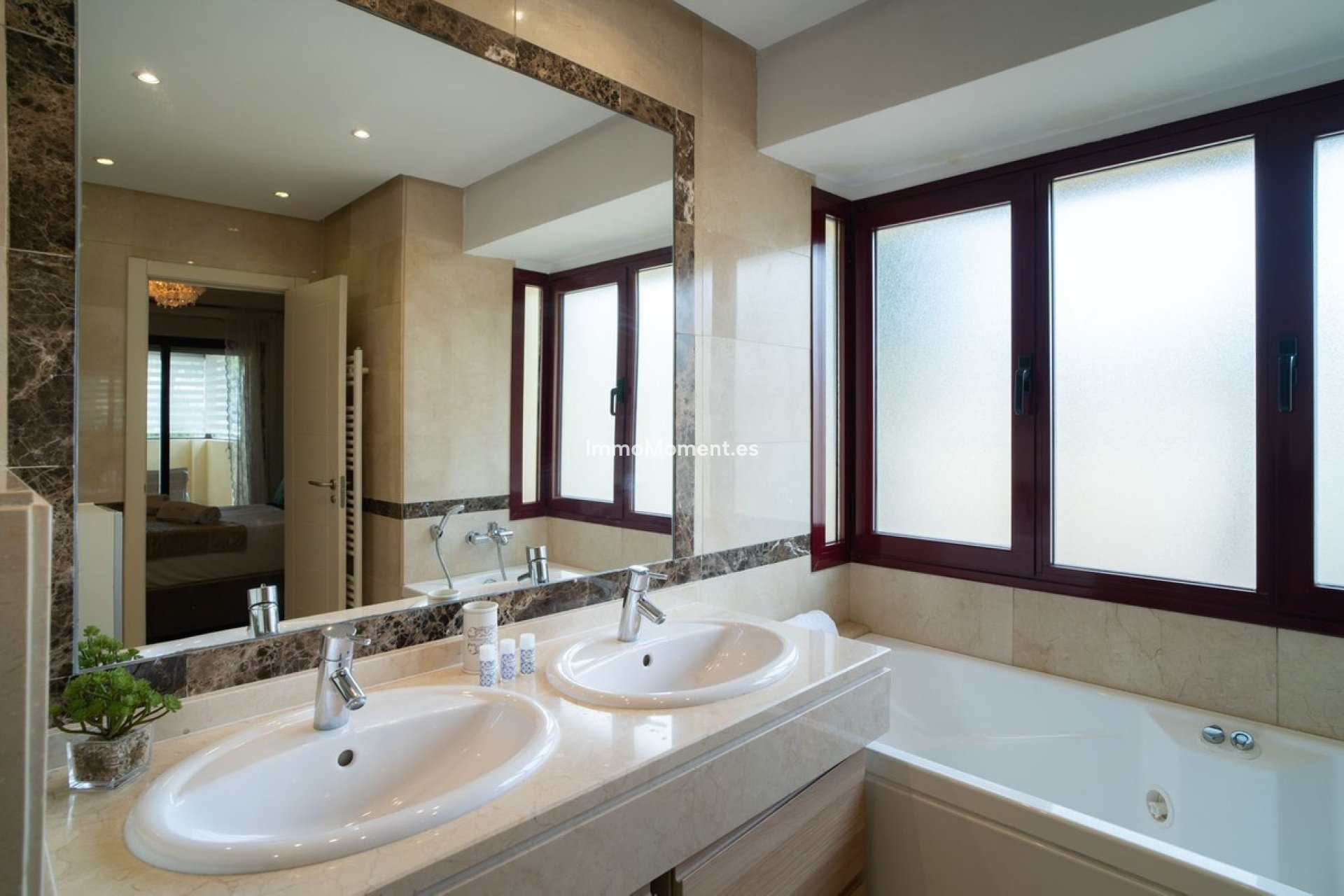 Resale - Detached villa - Marbella - Nueva Andalucía