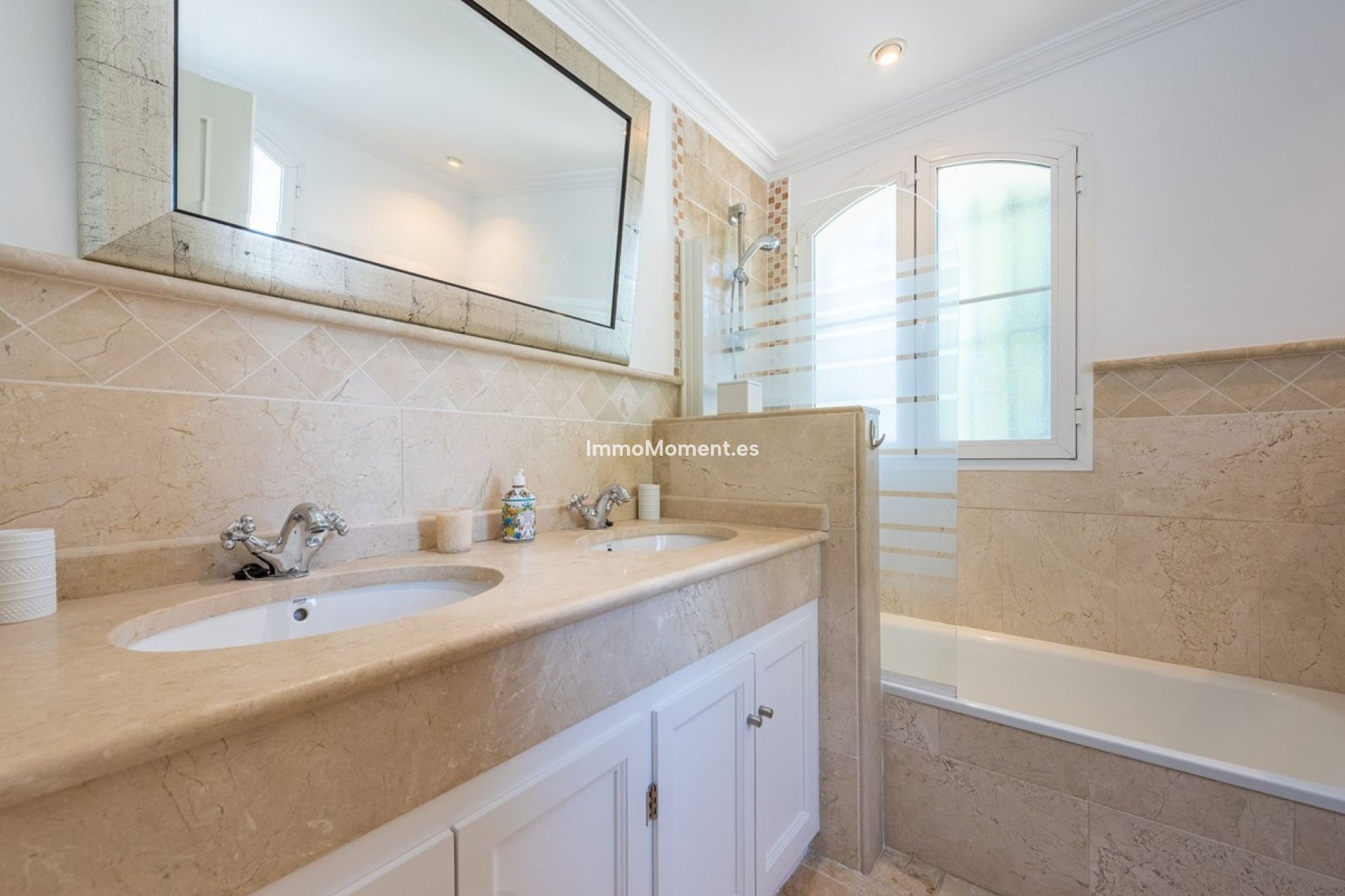 Resale - Detached villa - Marbella - Nueva Andalucía