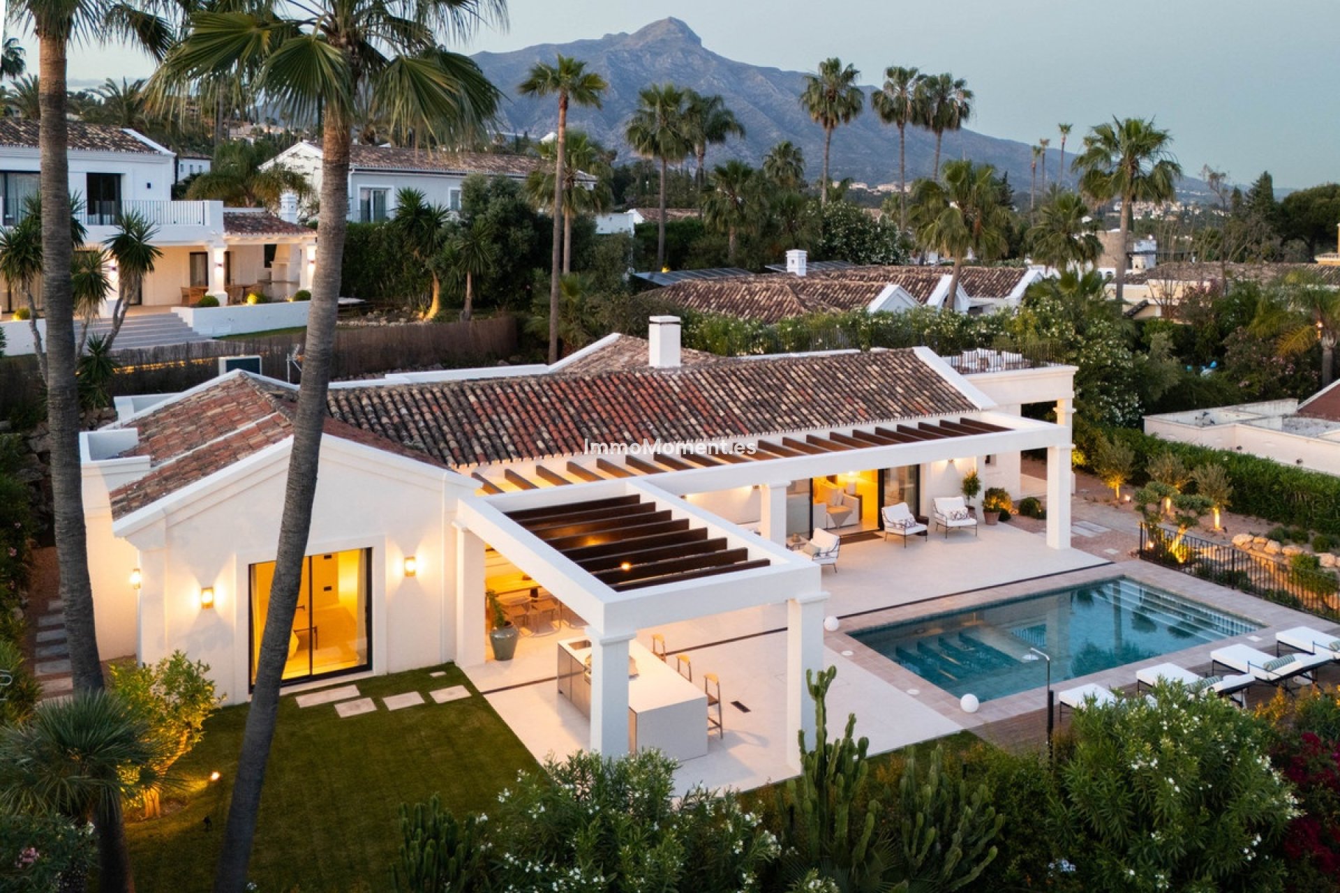 Resale - Detached villa - Marbella - Nueva Andalucía