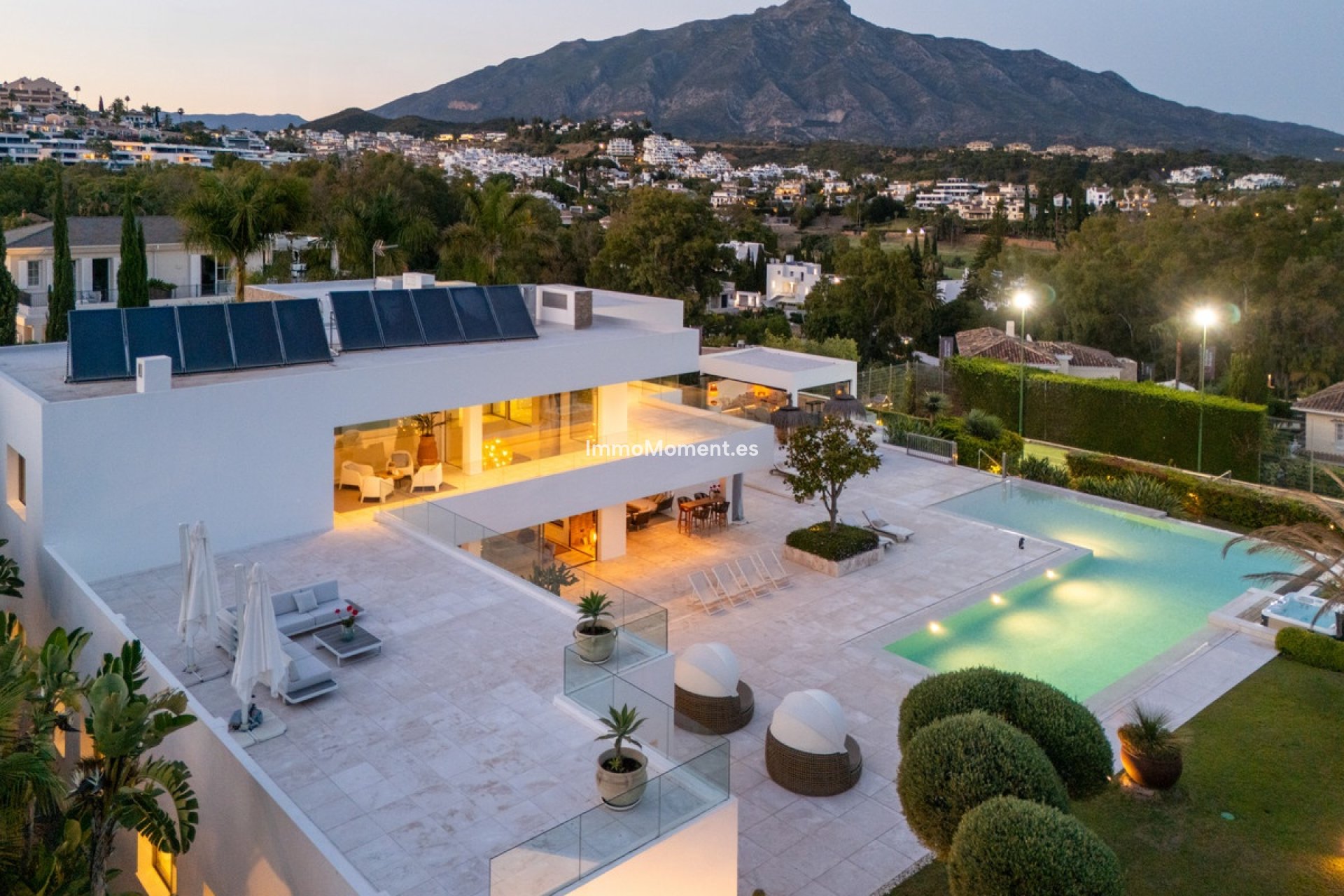 Resale - Detached villa - Marbella - Nueva Andalucía