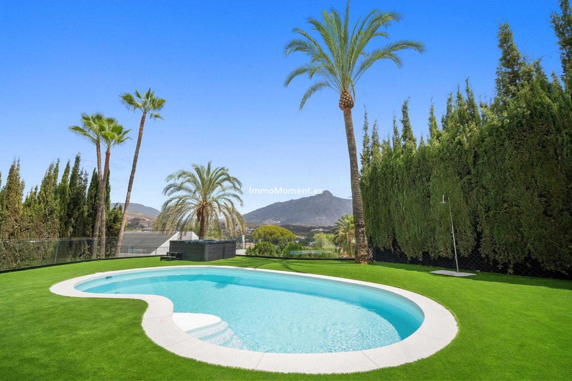 Resale - Detached villa - Marbella - Nueva Andalucía