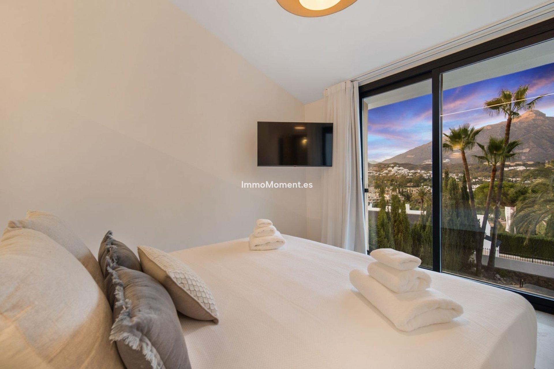 Resale - Detached villa - Marbella - Nueva Andalucía